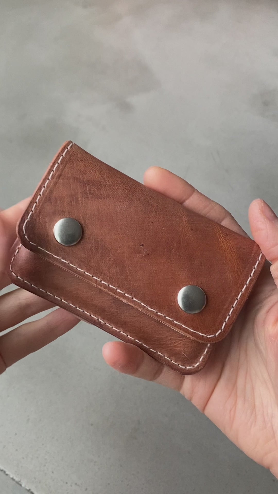 
                  
                    Load and play video in Gallery viewer, Hermann Oak Lined Card Wallet
                  
                